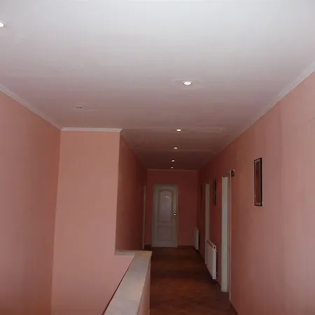 Center 2* براغ